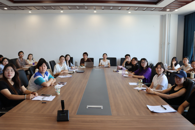 学生观看现场(1).jpg 学生观看现场(1).jpg